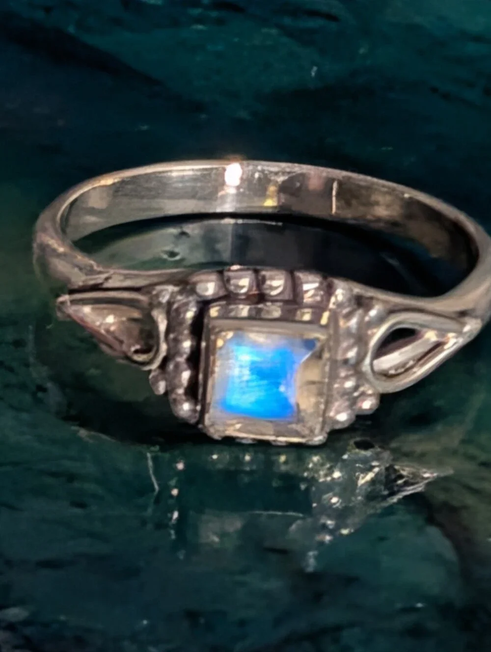 🆕 Amazing Blue Flash Sterling Silver Rainbow Moonstone Square-Cut Ring Size 6.5